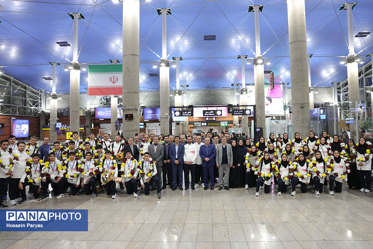 بازگشت+طلایی_پوشان+بلندقامت+دانش_آموز+ایران+با+کاپ+قهرمانی+(6)