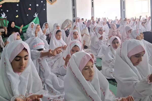 نوگلان فاطمی دبستان پروین فیروزکوه در آغوش مهربانی