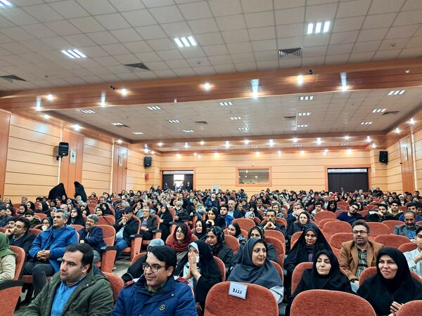آیین تجلیل از رتبه‌برترهای کنکور ۱۴۰۳ اداره آموزش و پرورش ناحیه یک زنجان