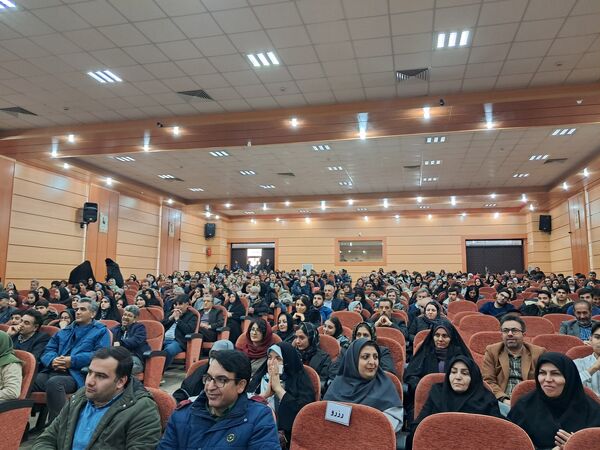 آیین تجلیل از رتبه‌برترهای کنکور ۱۴۰۳ اداره آموزش و پرورش ناحیه یک زنجان