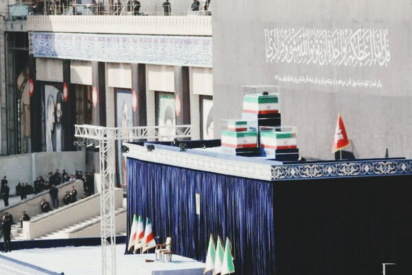 در مرز حضور و حسرت؛ قلم در جستجوی آخرین دیدار با رهبر ماند