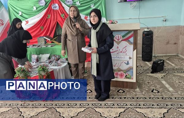 جشن باشکوه پیروزی انقلاب در مدارس مروست