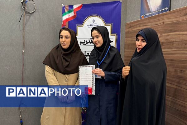 رقابت ۳۱ دانش‌آموز ممتاز همیار معلم ملاردی 