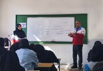 کلاس‌های آموزشی طرح دادرس(هلال‌احمر) در آموزشگاه شهید فتحی‌پور