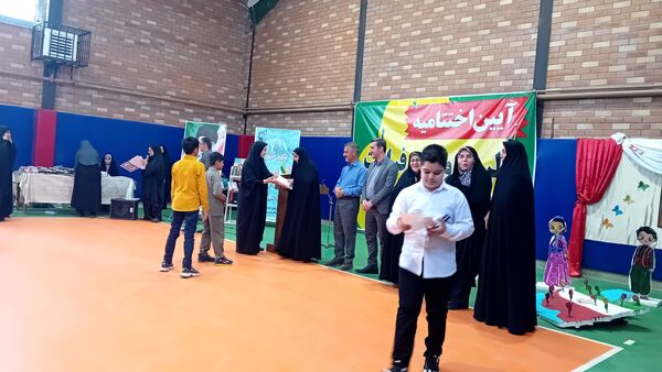 آیین اختتامیه طرح اوقات فراغت تابستانه و نمایشگاه مدرسه انقلاب در شهرستان فیروزکوه