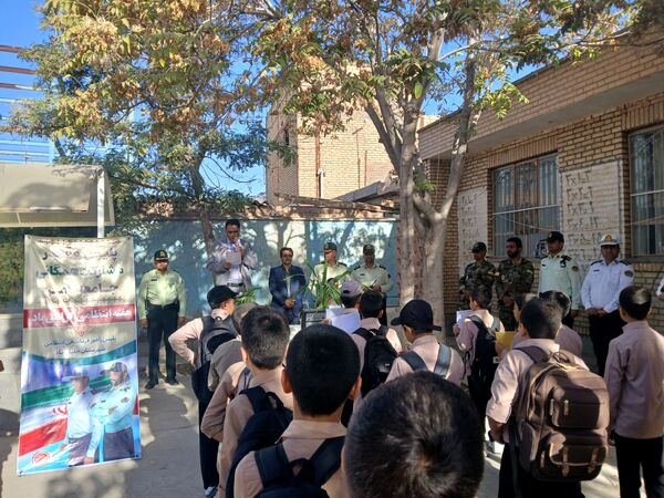 گرامیداشت هفته نیروی انتظامی در مدرسه امید شهرستان خلیل آباد