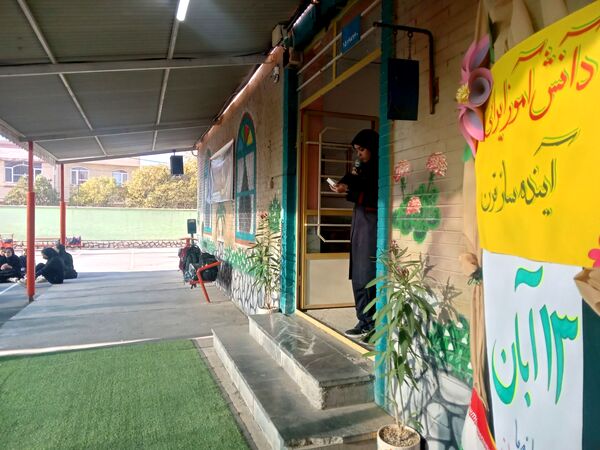 جشن  روز دانش آموز در دبیرستان دخترانه وکیلی 3(یغمای نیشابوری)