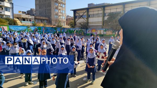 جلسه آموزشی کمپین پیشگیری از پوکی استخوان در مدرسه شاهد خیر سجادی 