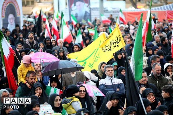 تجدید بیعت مردم ولایت‌مدار همدان با آرمان‌های انقلاب در لحظه تحویل سال
