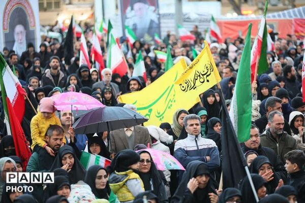 تجدید بیعت مردم ولایت‌مدار همدان با آرمان‌های انقلاب در لحظه تحویل سال