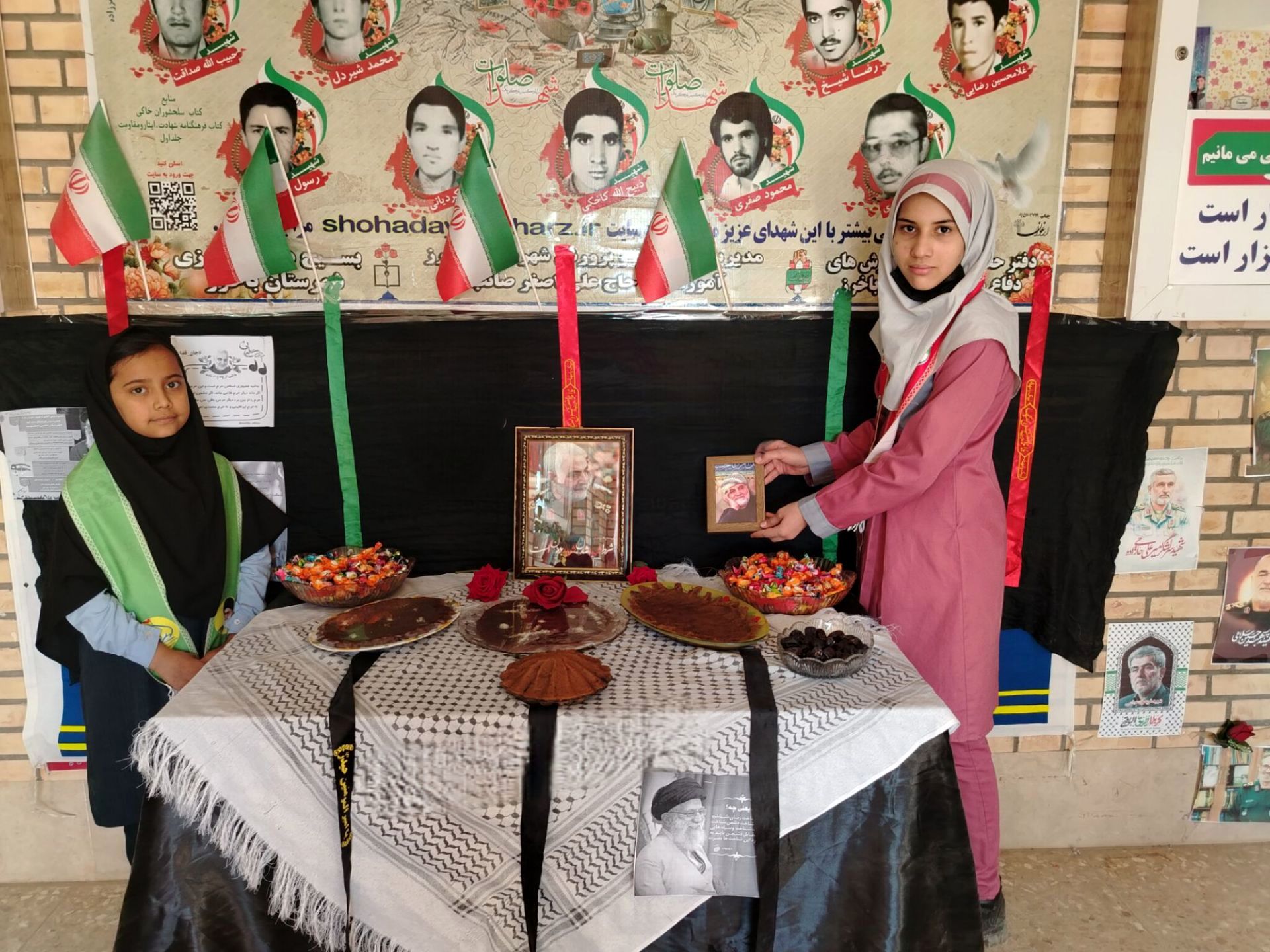 آیین بزرگداشت سردار شهید حاج قاسم سلیمانی در مدرسه ی بی بی صائب نقدی همت آباد