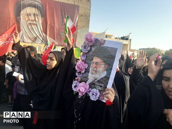 تشیع باشکوه رهبر شهید به همراه خانواده در مسجد مقدس جمکران