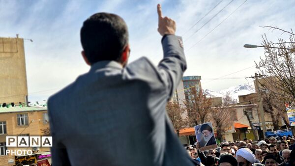 اقامه نماز جمعه و راهپیمایی باشکوه در فارسان 