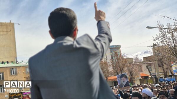 اقامه نماز جمعه و راهپیمایی باشکوه در فارسان 