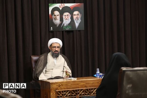 ملاقات مردمی با نماینده ولی‌فقیه در استان همدان
