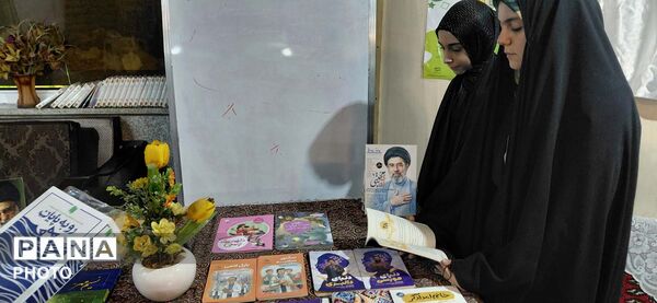 نشست کتابخوانی با موضوع «خون دلی که لعل شد» در قم