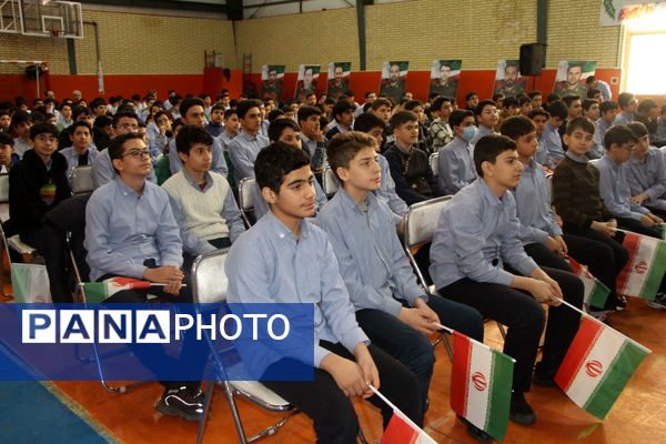 یادواره شهدای جنگ تحمیلی ۱۲ روزه در دبیرستان شاهد سالارشهیدان(ع)