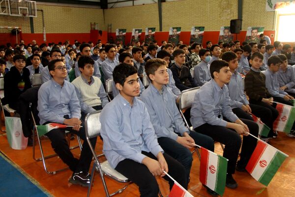 یادواره شهدای جنگ تحمیلی ۱۲ روزه در دبیرستان شاهد سالارشهیدان(ع)