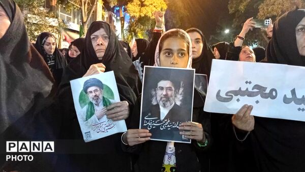 هم‌نوایی فرهنگیان و دانش‌آموزان اهر در سوگواره شبانه رهبر شهید