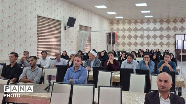 نشست هم‌اندیشی و ارتقای مهارت‌های مربیان پرورشی ملکان