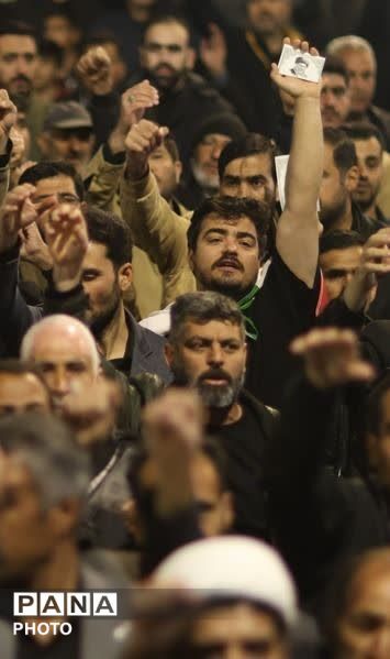 میدان مرکزی شهرستان بردسکن سیاه پوش شد