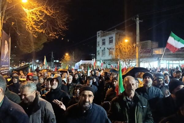 سرما در برابر آتش عشق دلها به رهبر چیزی نبود