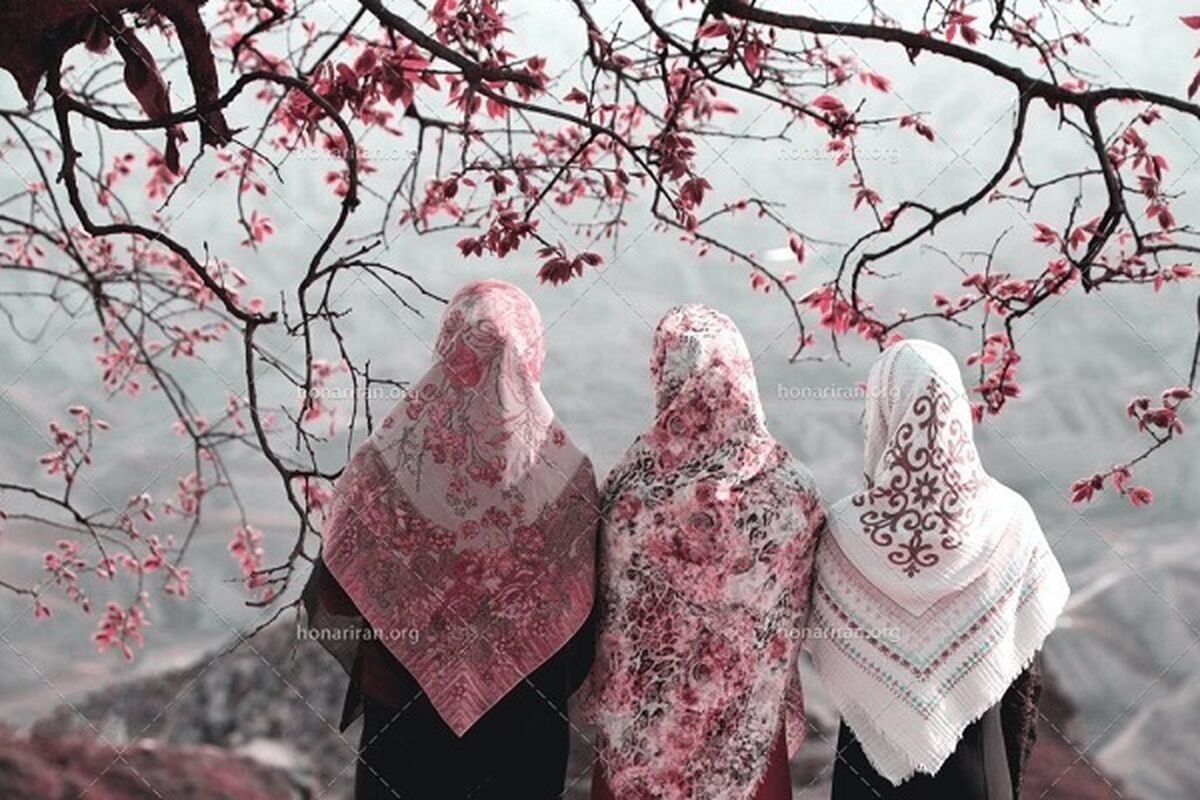 روسری دور کمر،هویت روی زمین