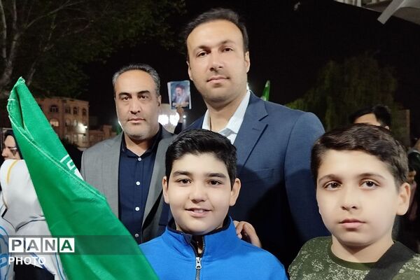 حضور معاون توسعه و پشتیبانی اداره کل آموزش و پرورش تهران در تجمعات شبانه میدان نماز شهرری 