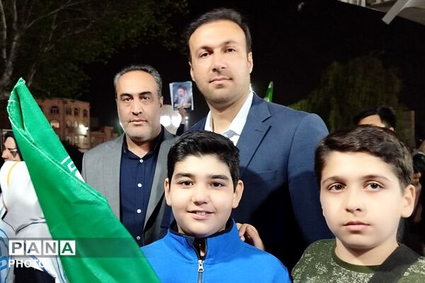 حضور معاون توسعه و پشتیبانی اداره کل آموزش و پرورش تهران در تجمعات شبانه میدان نماز شهرری 