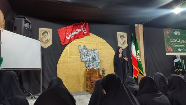 عزاداری نوجوانان بنت الهدی‌ در شب هشتم محرم