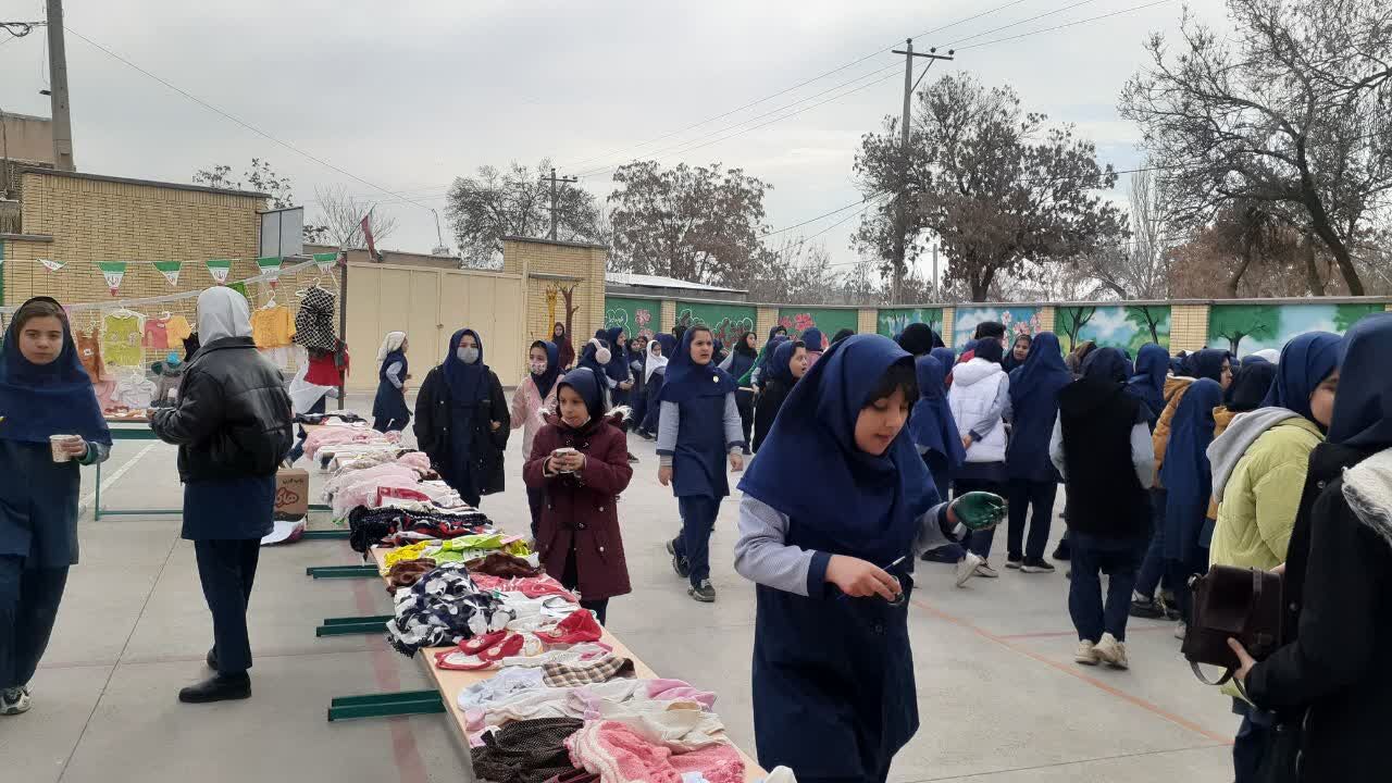 نمایشگاه دست‌ساخته‌های ورزشی و چالش عکس و لباس دوران کودکی و دلنوشته در مدرسه دخترانه ضحی ۲ شیروان