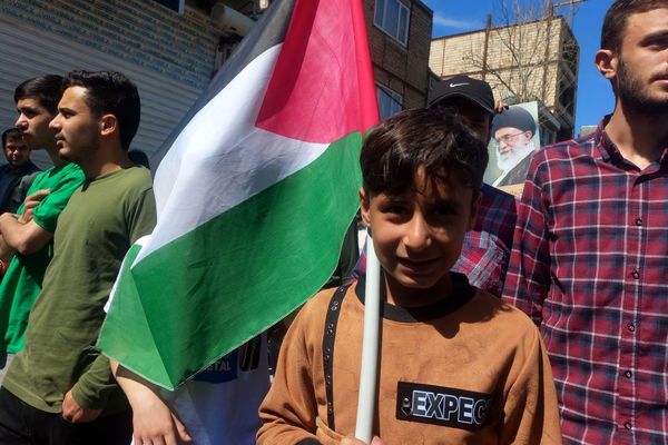 حضور پرشور اقشار مختلف مردم بهارستان دو در راهپیمایی روز جهانی قدس 