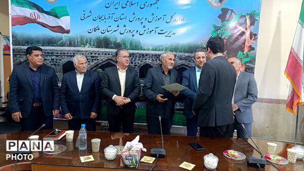 تجلیل از دانش‌آموزان مقام‌آور جشنواره علمی و پژوهشی در ملکان