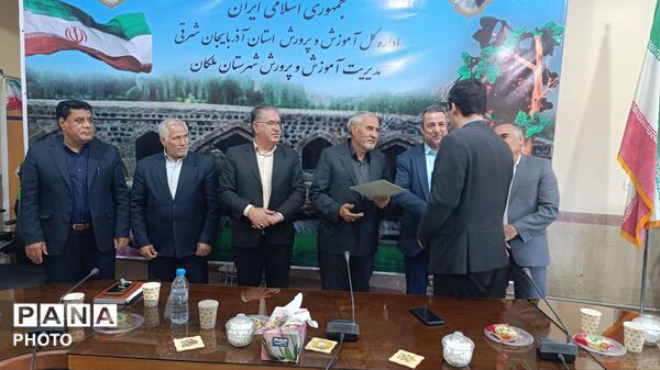 تجلیل از دانش‌آموزان مقام‌آور جشنواره علمی و پژوهشی در ملکان