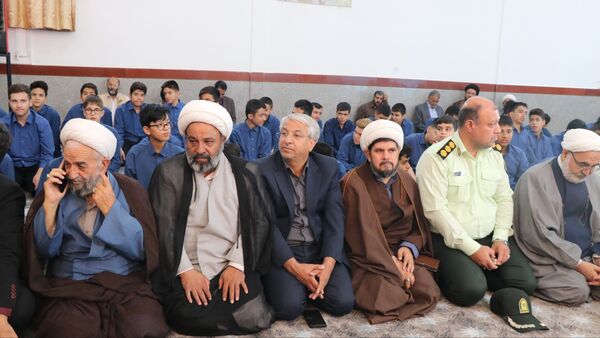 زنگ نماز در دبیرستان برزگر با حضور آیت الله علم الهدی 