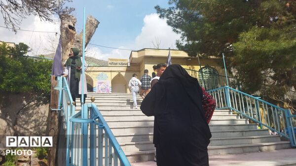 امامزاده عبدالله میزبان زائران خود در روز طبیعت شد 