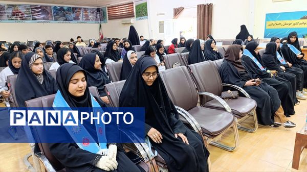 نشست هم‌اندیشی نسل نو با فرماندار شهرستان عنبرآباد