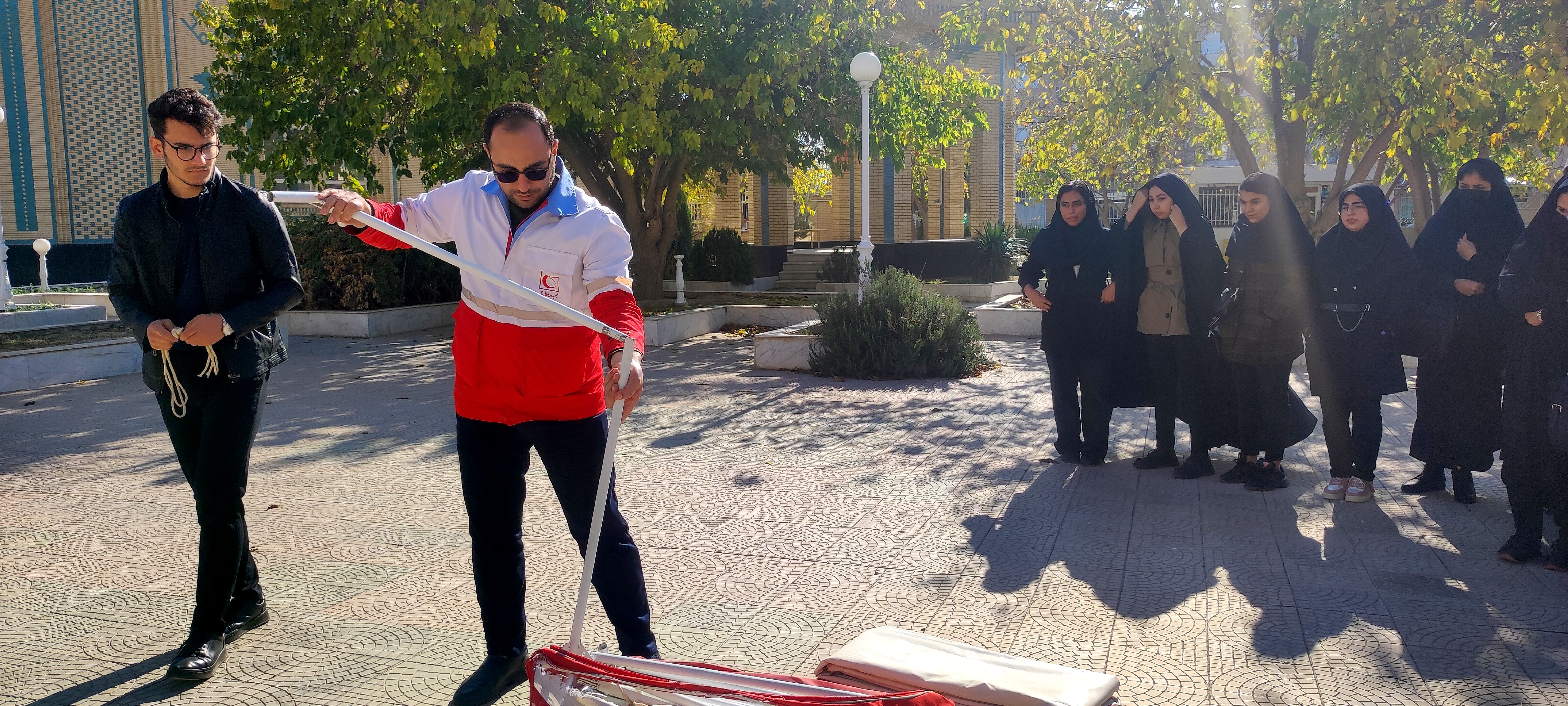 برپایی کارگاه آموزشی اسکان اضطراری هلال احمر در دانشگاه آزاد شیروان