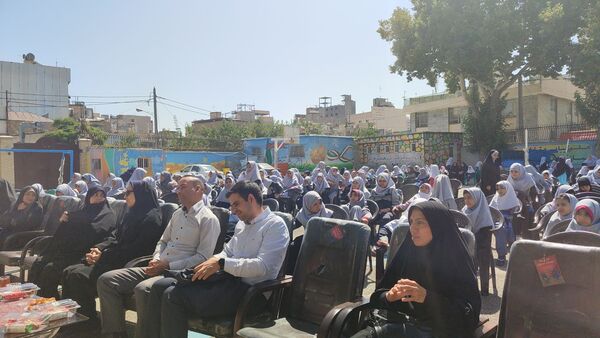 آیین نواختن زنگ مهر، ایثار و شهادت در دبستان شاهد حاج تقی آقا بزرگ ناحیه یک مشهد 