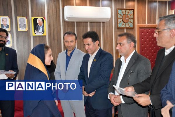 جلسه دانش‌آموزان نخبه عشایر فارس در طرح بنیاد پروفسور مهبودی