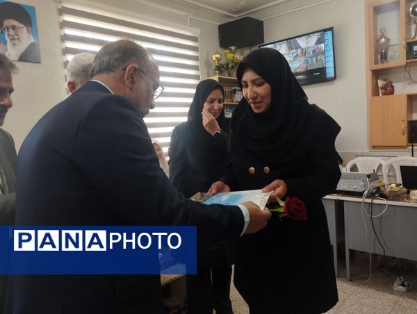  تقدیر از معلمان نمونه دبیرستان هاجر بیرجند