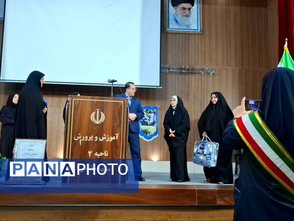 انتخابات اعضای انجمن اولیا و مربیان دبیرستان دخترانه انقلاب ناحیه دو