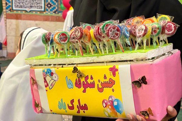 درخشش شکوفه های امید در مدرسه آیت الله خامنه ای 