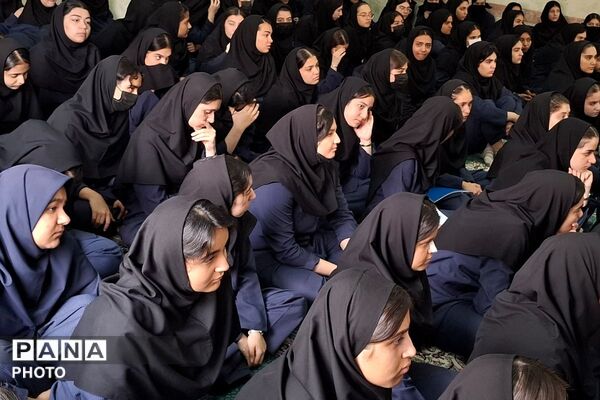 همایش برنامه ریزی درسی و مشاوره تحصیلی در دبیرستان بنت‌الهدی بهارستان دو
