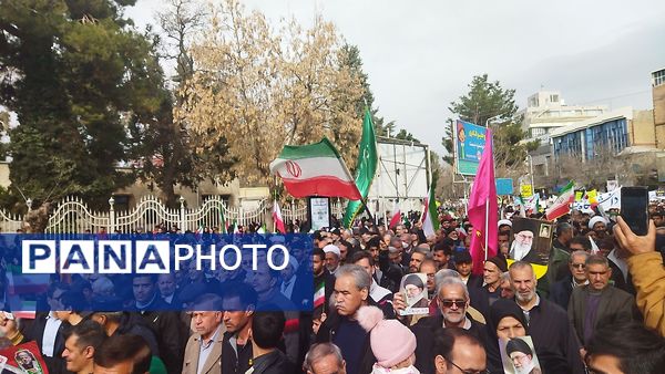راهپیمایی ۲۲ بهمن نشان دهنده همبستگی و اتحاد مردم ایران 