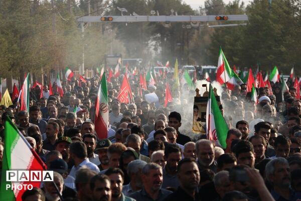 تشییع پیکر شهید محمدمهدی رضایی نصرآبادی در یزد