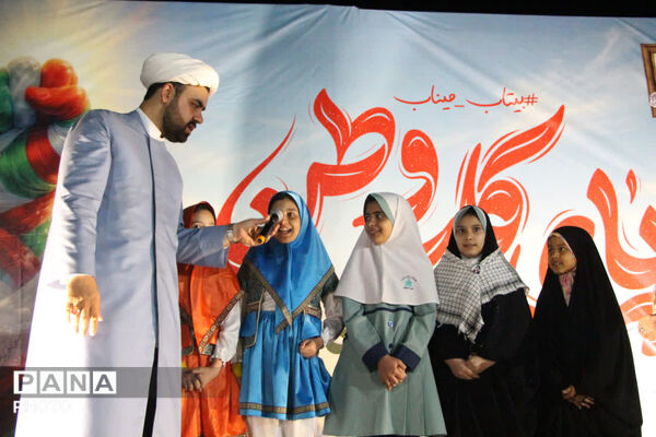 جشن روز دختر در ورودی باغ دولت آباد یزد