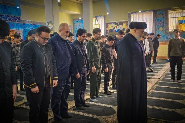 طنین نوای عشق و عزا؛ مراسم عزاداری دهه دوم فاطمیه در مدارس بهارستان‌دو