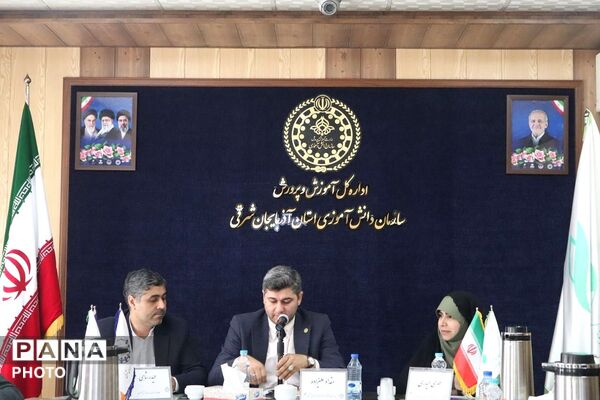 نخستین جلسه هماهنگی نمایندگان دوره دوازدهم و سیزدهم مجلس دانش‌آموزی و اعضای شورای دانش‌آموزی استان آذربایجان شرقی 