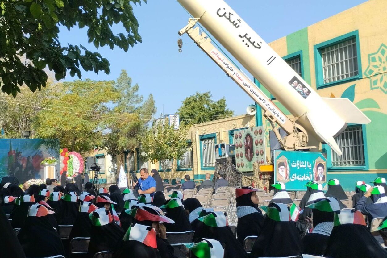 زنگ مهر و ایثار در مدرسه شاهد نصرت 